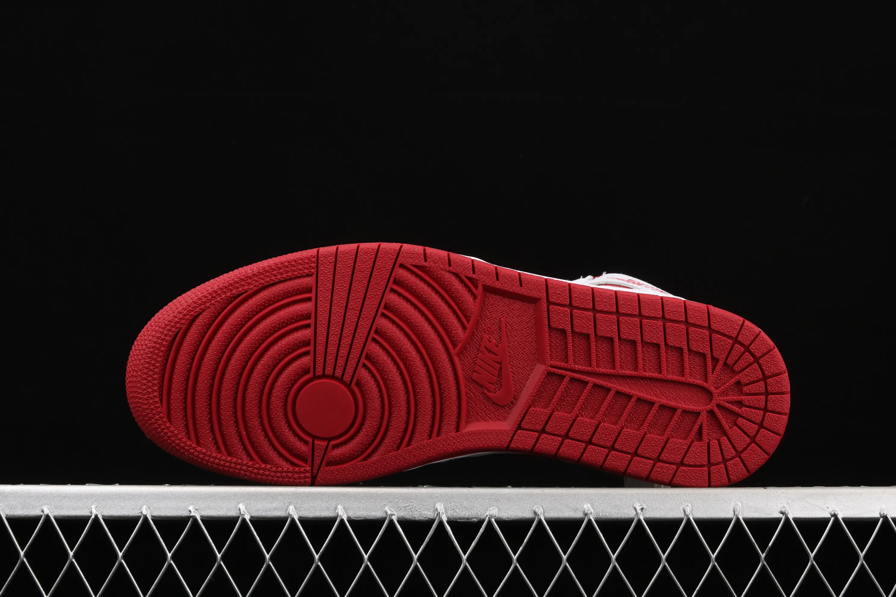 All categories Air Jordan Jordan series basketball shoes Air Jordan 1 High Air Jordan 1 Retro Metallic Red AJ1 Joe 1 white red 555088-103